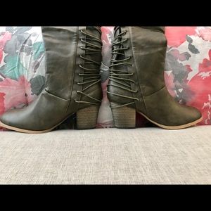 NEW!!!!JG lace up boots